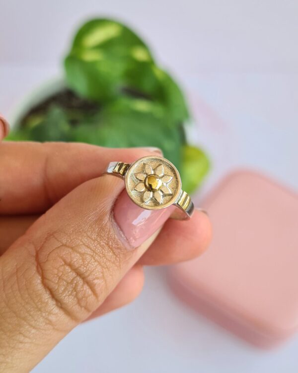 Anillo Medallita de Flor