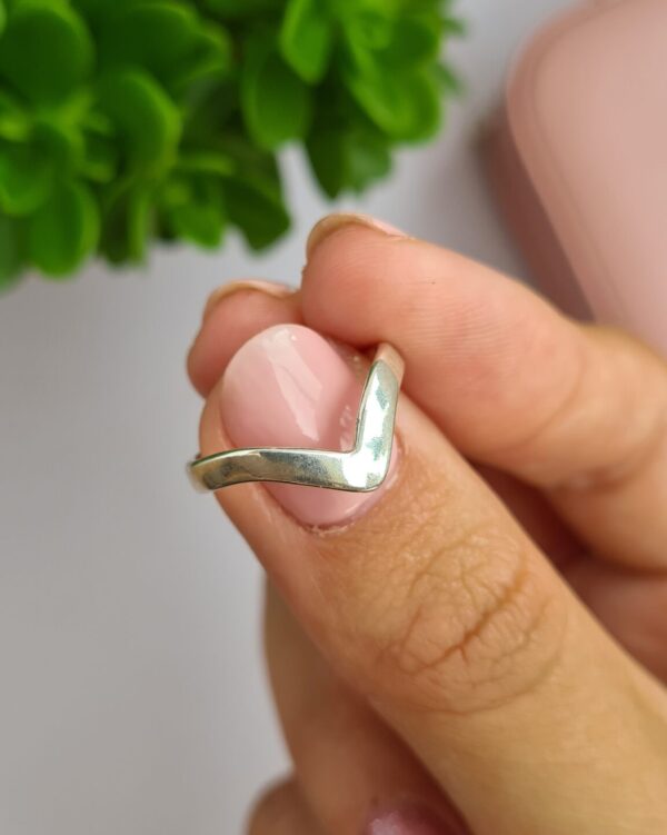 Anillo V de Plata 925